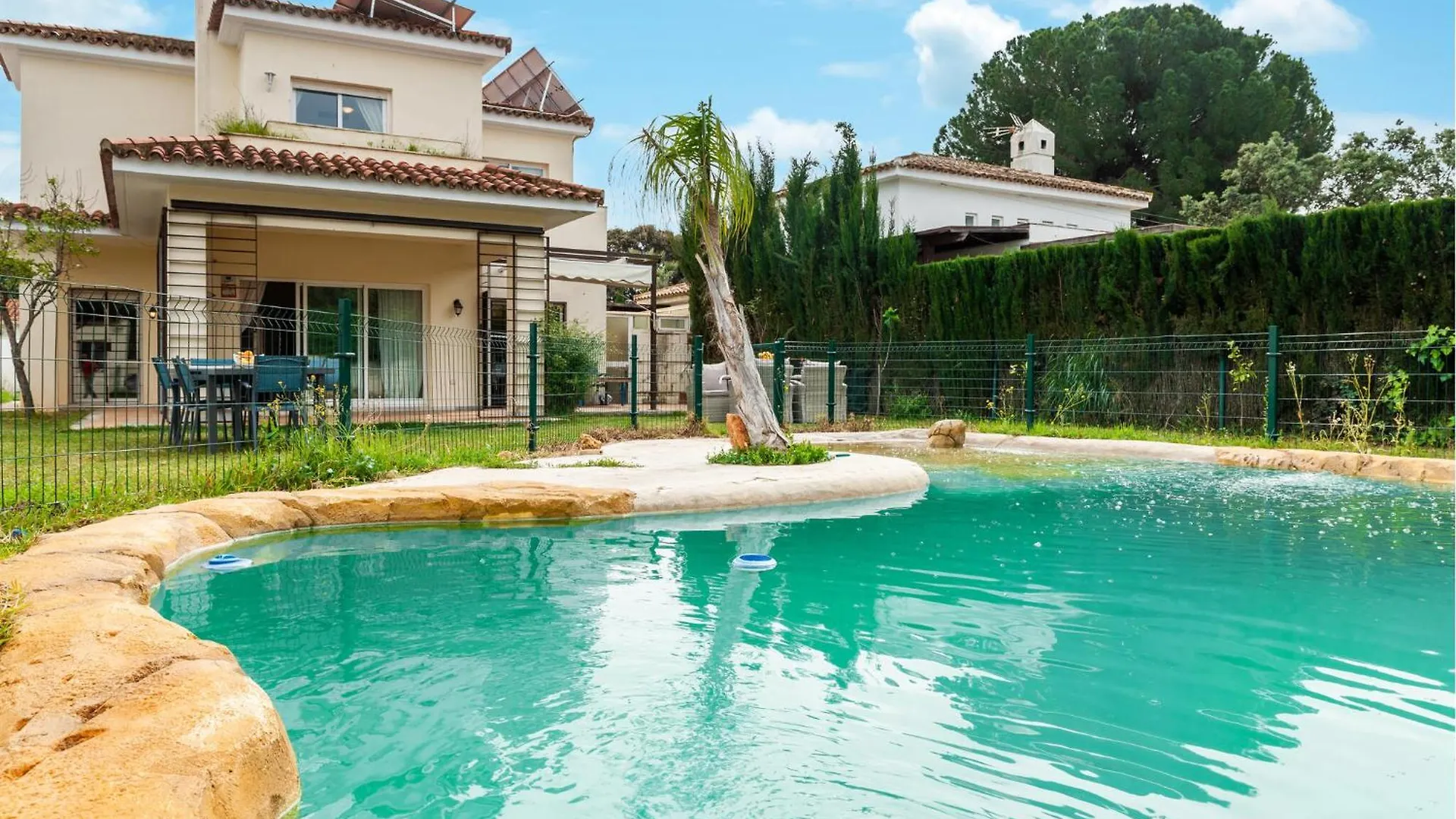 Lovely Home In Bollullos De La Mitacion Holiday home