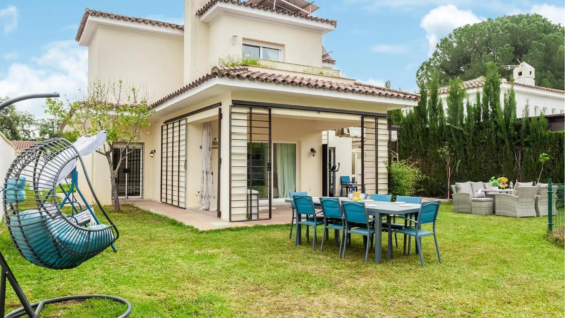 Lovely Home In Bollullos De La Mitacion